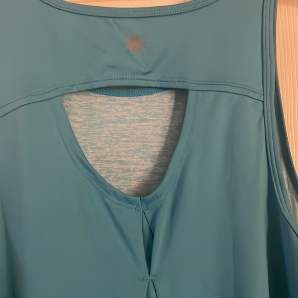 NWT Tek Gear loose keyhole tank top - Picture 8 of 9